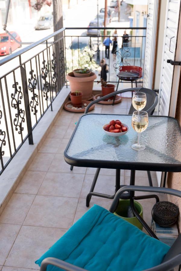 The City Apartment Lixouri Esterno foto